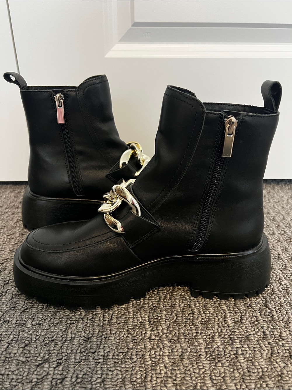 Leather upper Steve Madden Black Platform Ankle Boots with Gold Chain